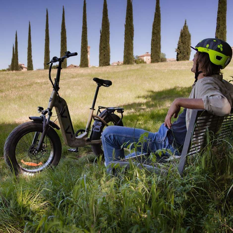 EMG Bomber V 20FBV16 fat e-bike pieghevole Pearl Beige, 20 pollici