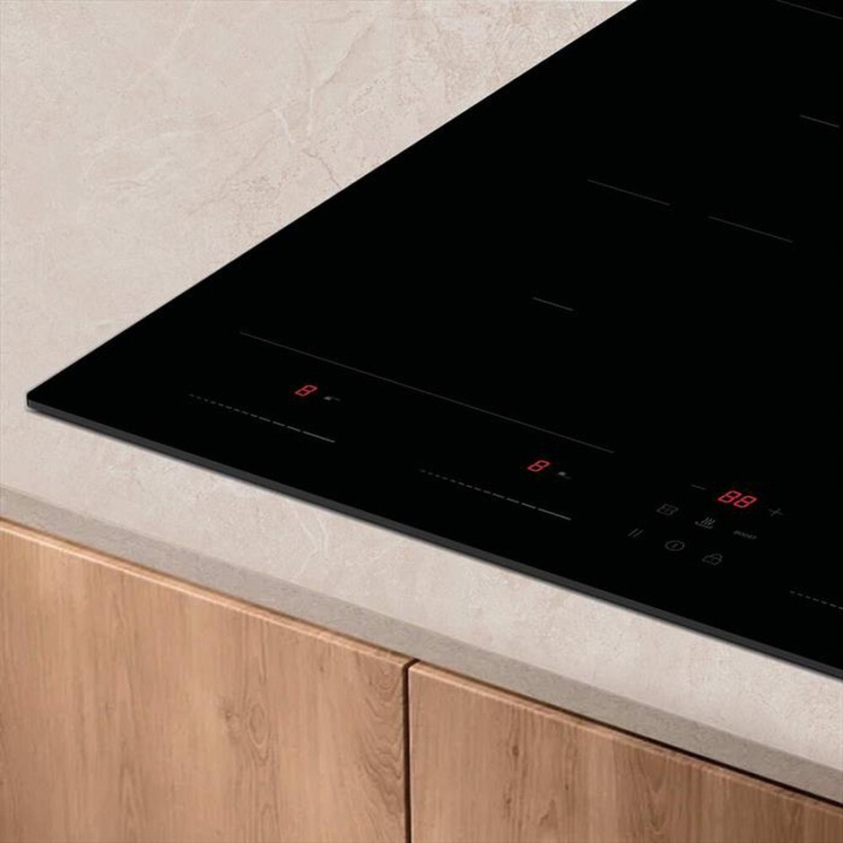 HAIER HAITRIFS64MC Piano Cottura a Induzione 60 cm 3 Zone Zone Flexi Nero