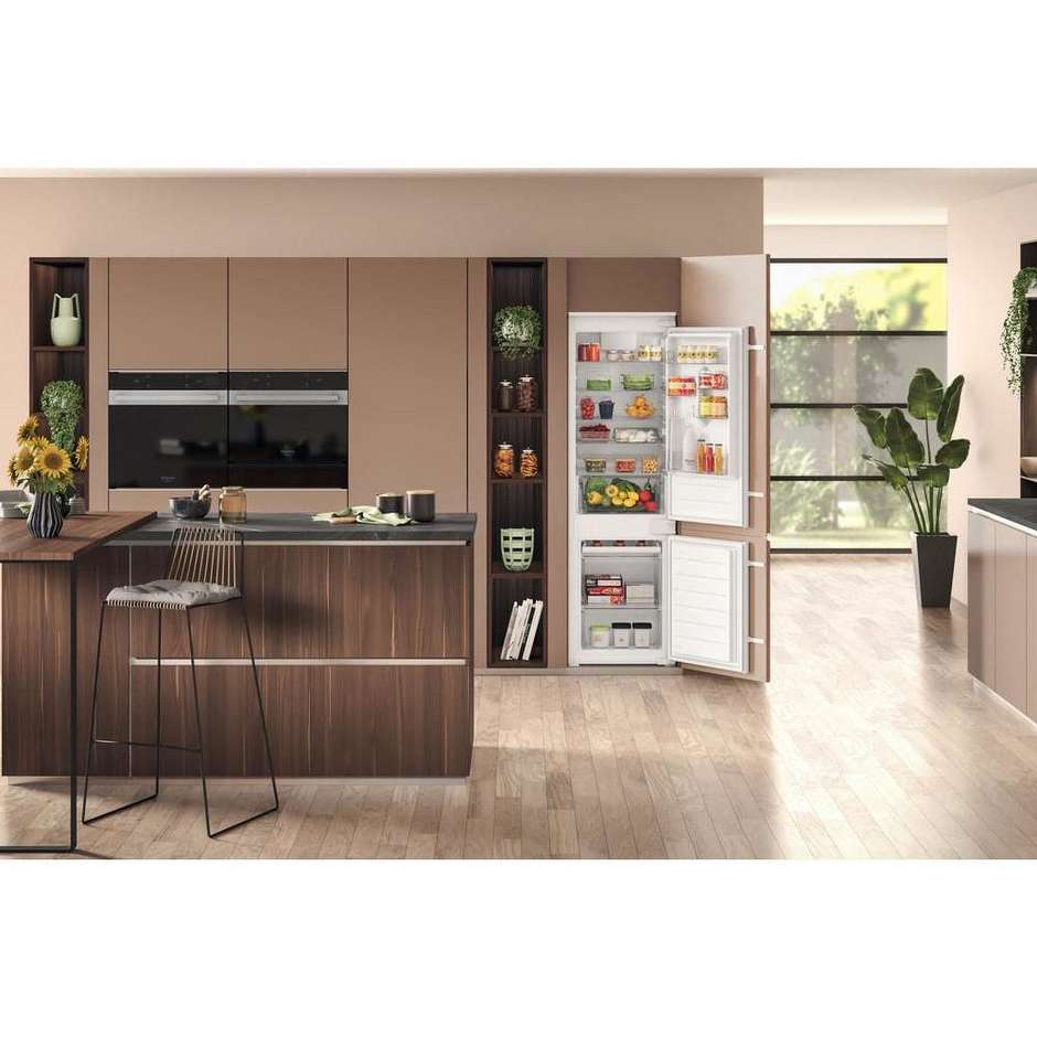 Hotpoint Ariston HAC18D011A1 Frigorifero combinato ad incasso Capacita 268 Lt Classe E Colore Bianco