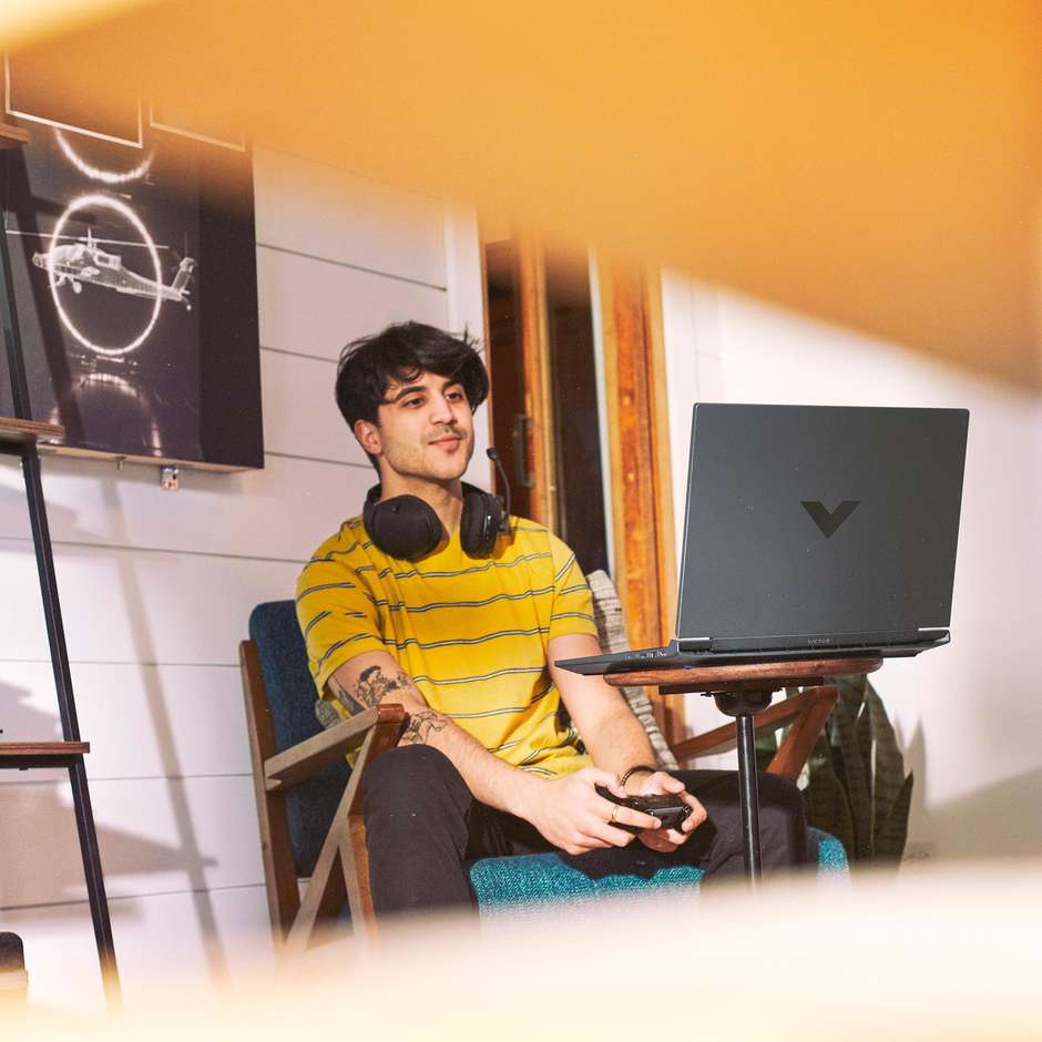 HP 15-FA1038NL Victus Gaming Notebook 15.6" Full HD Ram 16 GB Memoria 512 GB Windows 11 Home Colore Nero