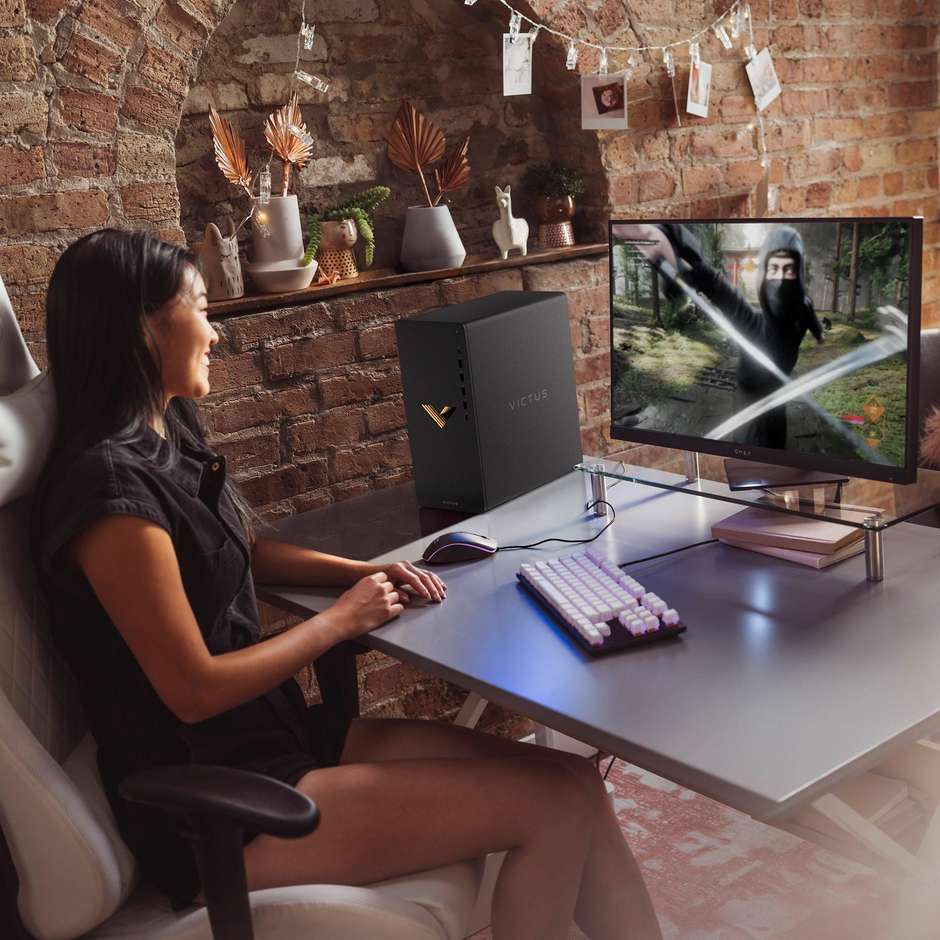 HP 15L TG02-0090N Gaming Desktop PC Intel Core i5 Ram 8 GB Memoria 512 GB Windows 11 Home Colore Nero