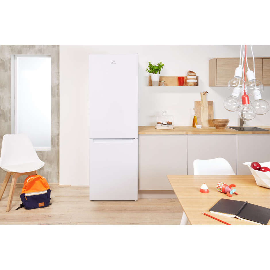 Indesit CAA 55 frigorifero combinato 234 litri classe A+ Statico bianco