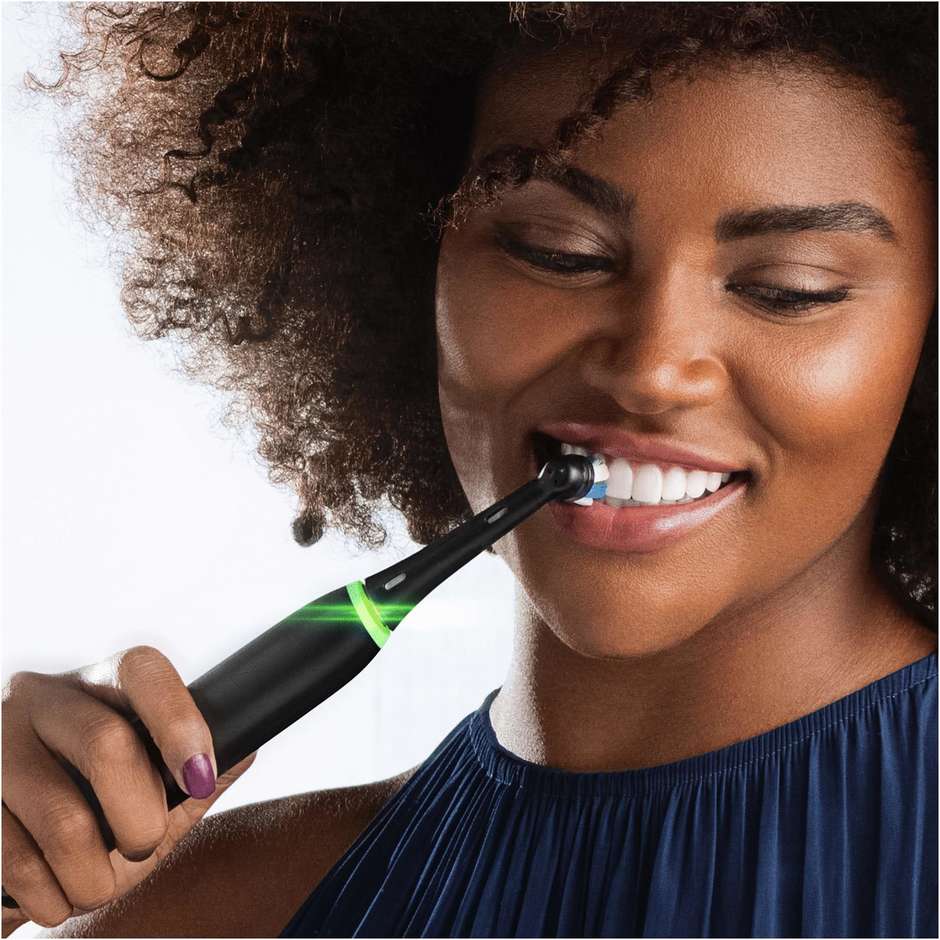Oral-B iO 4S spazzolino elettrico nero Bluetooth con 4 modalità e custodia rigida