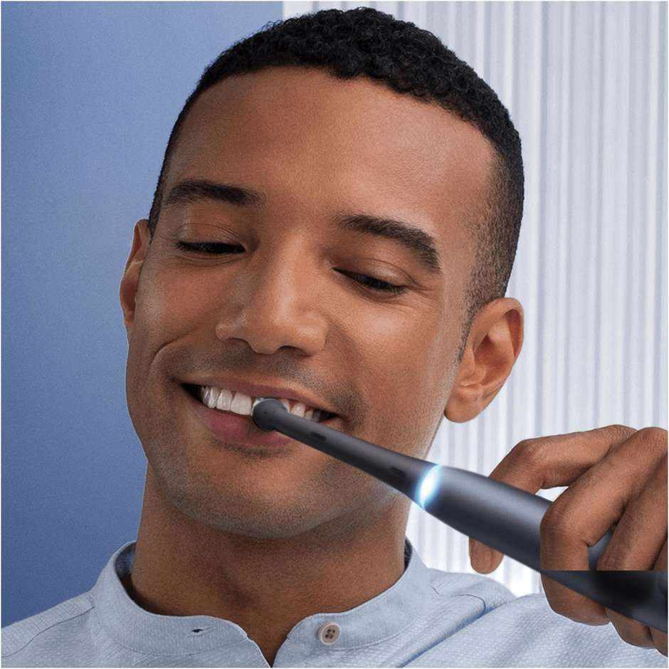 Oral-B iO 7n spazzolino elettrico nero con 5 modalità e display bianco e nero
