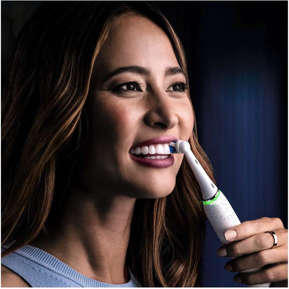 Oral-B iO Spazzolino Elettrico Ricaricabile 1 Testina + Custodia Da Viaggio ricaricabile Colore Bianco
