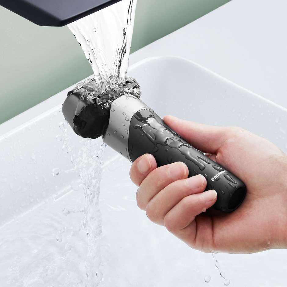 Panasonic ES-RM3FXK503 Rasoio Elettrico Ricaricabile Wet & Dry 3 Lame, Nero/Acciaio Inox, Ricarica USB-C