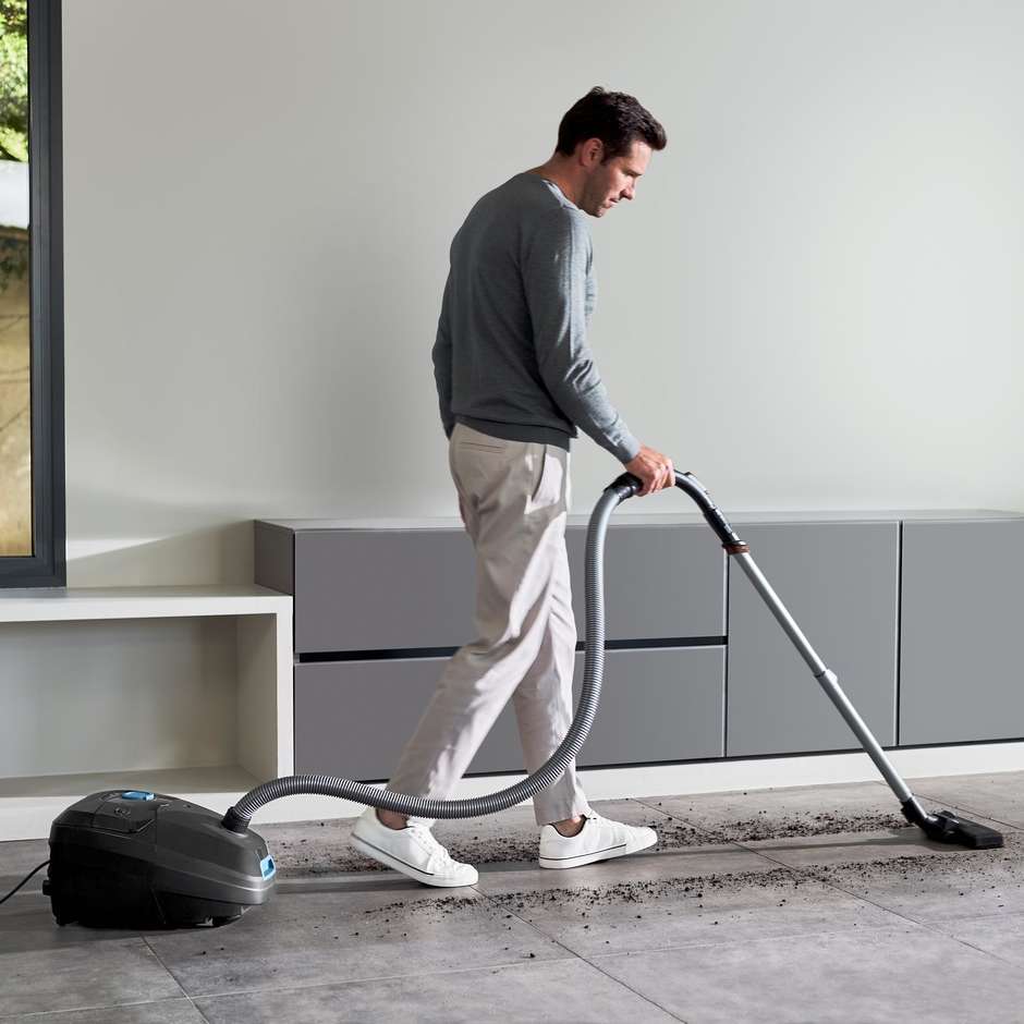 Rowenta RO4931 Aspirapolvere a Traino a Cilindro con Sacco, 900 W, 4,5 L, Filtro HEPA, Nero