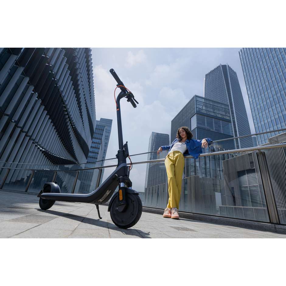 Segway E2 PLUS Monopattino Ruote 8" Velocita max 25 km/h Autonomia 25 Km Colore Nero