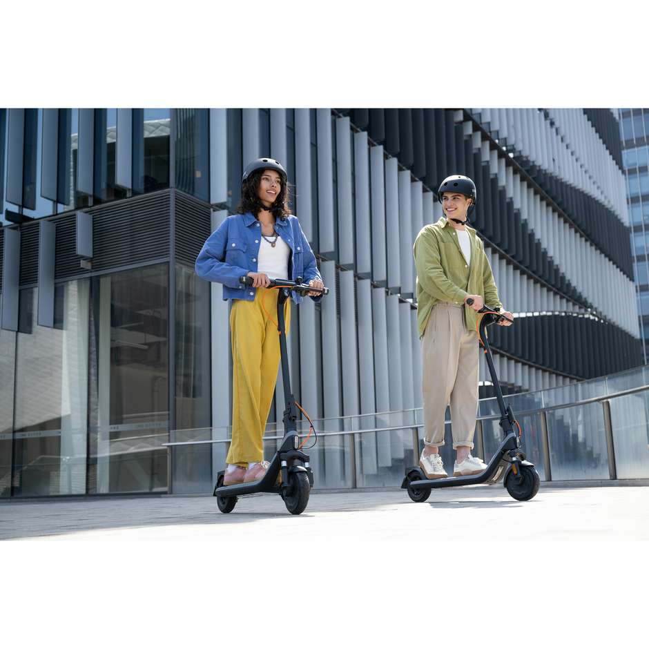 Segway E2 PLUS Monopattino Ruote 8" Velocita max 25 km/h Autonomia 25 Km Colore Nero