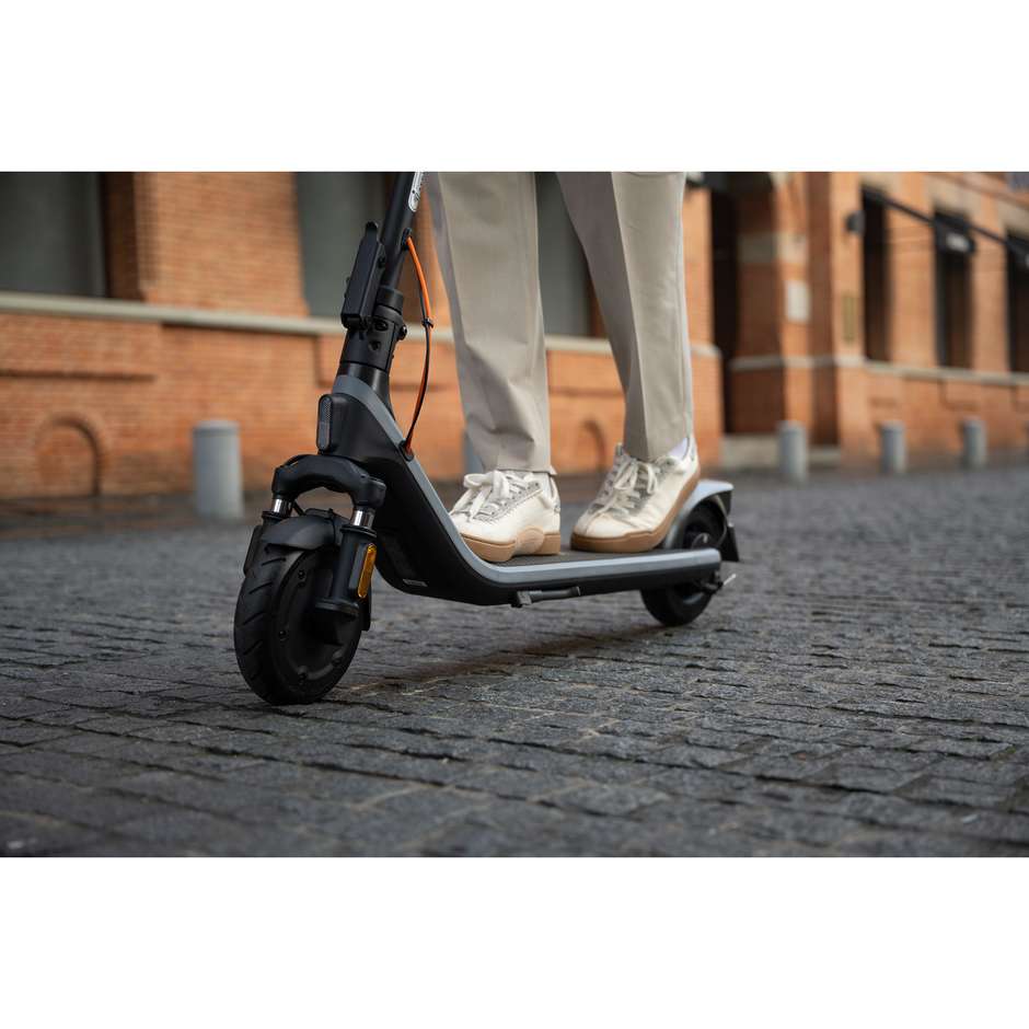 Segway E2 PLUS Monopattino Ruote 8" Velocita max 25 km/h Autonomia 25 Km Colore Nero