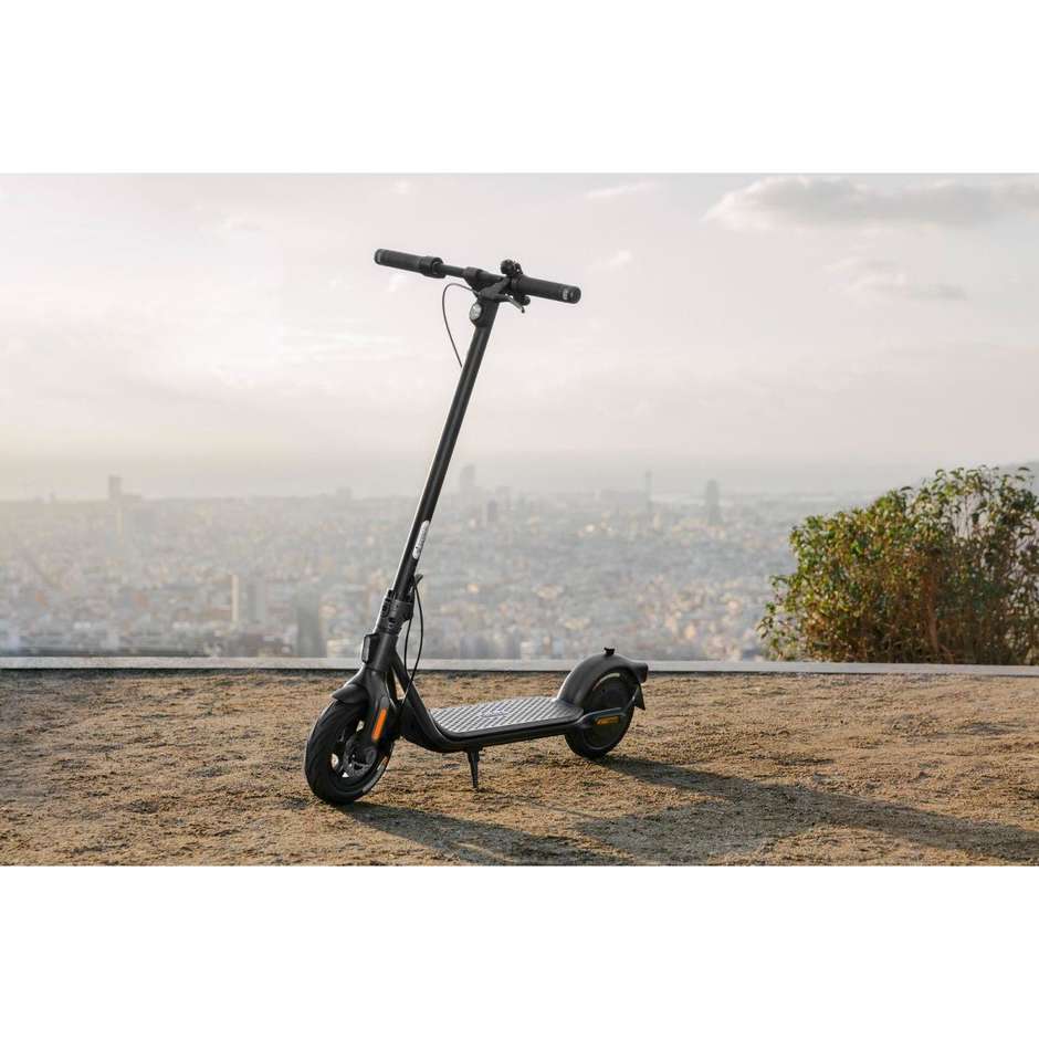 Segway KickScooter F2 Monopattino 10" Velocita max 25 km/h Autonomia max 40 Km Colore Nero