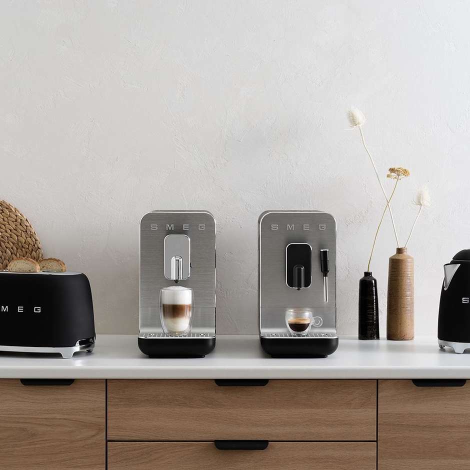 Smeg 50's Style KLF03BLMEU Bollitore Elettrico 2400W 1,7L Corpo in Acciaio Nero Opaco Matt Black