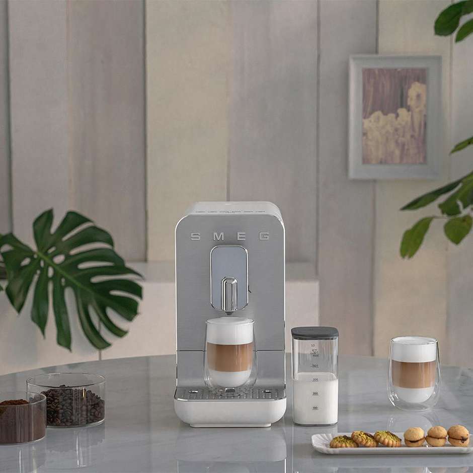 Smeg BCC13WHMEU Macchina da Caffè Automatica con sistema latte Collezione Aesthetic Colore 1350 W Colore Bianco