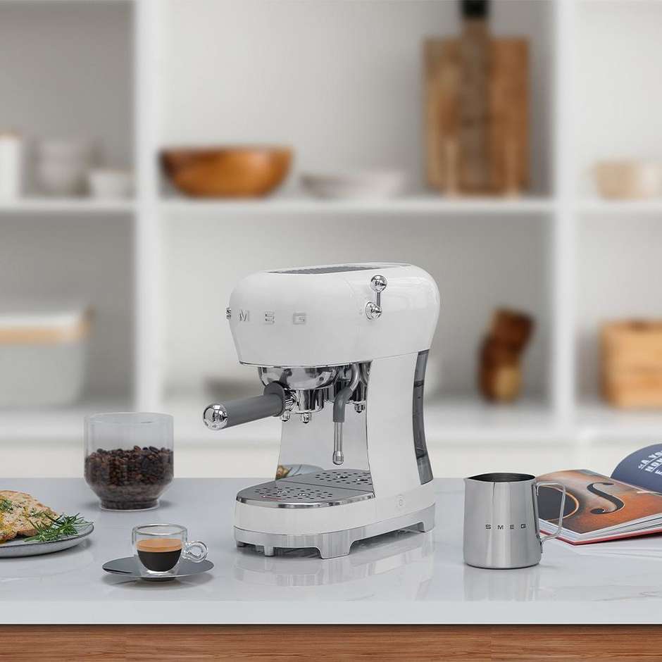 Smeg ECF02WHEU Macchina da Caffè Espresso Manuale Serbatoio Acqua 1 Lt Potenza 1350 W Colore Bianco