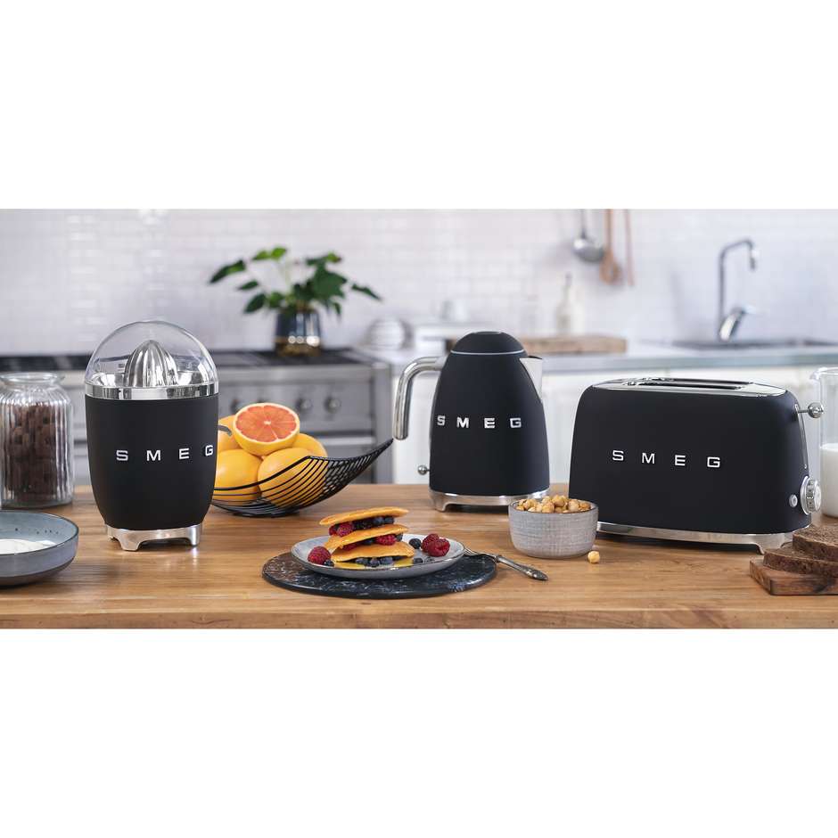 Smeg KLF03BLMEU Bollitore Elettrico Capacita 1.7 Lt Base Antiscivolo e Avvolgicavo Integrato Potenza 2400 W Colore Nero